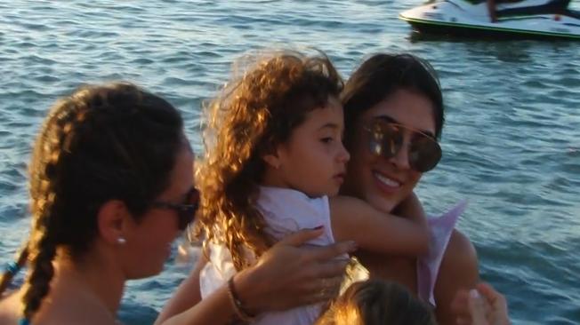 James Rodríguez en las playas de Santa Marta, en compañía de Daniela Ospina y su hija Salomé.