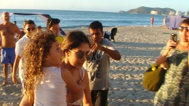 James Rodríguez en las playas de Santa Marta, en compañía de Daniela Ospina y su hija Salomé.