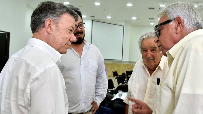 Los expresidentes Felipe González y José Mujica avalaron el desarrollo del acuerdo.