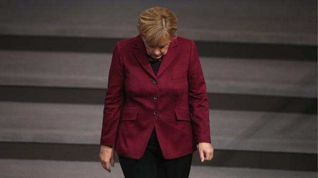 La canciller de Alemania, Angela Merkel, embarcada en negociaciones para poder formar un Ejecutivo estable.