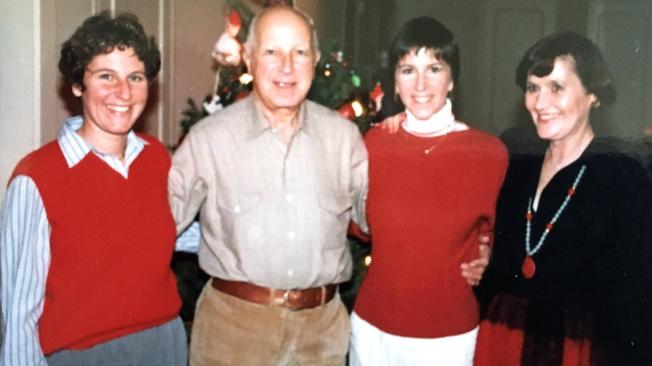 "Por supuesto que fue un accidente", le dijo su madre a Maryann. En la imagen, su familia celebraba las navidades de 1975 (Foto: cortesía de Maryann Gray).