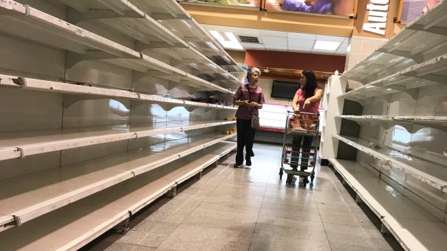 En Venezuela la crisis económica y política, así como la incapacidad del gobierno han ocasionado una fuerte escasez.