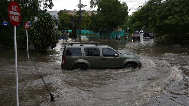 Un fuerte aguacero se registró en la tarde del domingo 14 de enero en la ciudad de Cali, varias vía se inundaron.
Fotos Santiago Saldarriaga / CEET