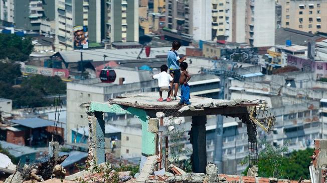 Niños en el vecindario de San Agustín, en el oeste de la capital venezolana. (Foto de archivo: 2010. Miguel Gutiérrez/AFP/Getty Images).