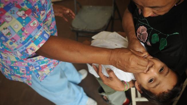 Una jornada de vacunación en una escuela de la urbanización caraqueña de Gato Negro, en diciembre de 2010. (Foto: Miguel Gutiérrez/AFP/Getty Images).