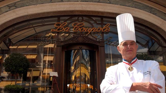 Paul Bocuse  revolucionó la cocina francesa y con ella a la del mundo entero. Fue maestro, por ejemplo, de muchos de los cocineros de la vanguardia española.