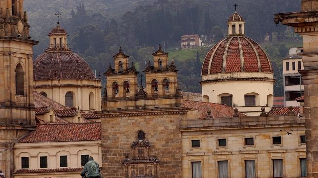 La gente se refugió en las iglesias de Santa Fe de Bogotá porque creían que el ruido que provocó el impacto de un meteorito en la ciudad era el inicio del fin del mundo.