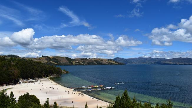 Vista del Lago de Tota y Playa Blanca.