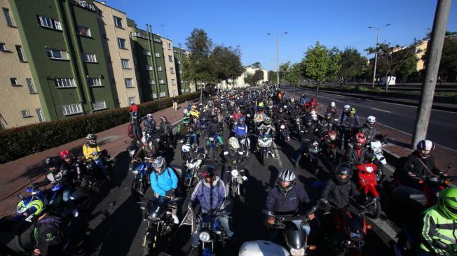 La concentración de motociclistas aumentó después del amanecer, pues a las 6:00 a.m. la convocatoria era poca.