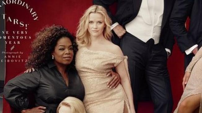 Reese Witherspoon aparece abrazada con Oprah Winfrey en la portada de Vanity Fair (Foto: Annie Leibovitz)