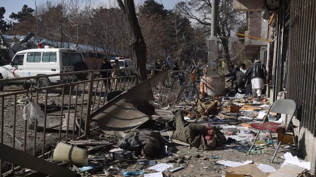El ataque ocurre dos días después de la explosión de un carro bomba el pasado sábado, que dejó más de un centenar de personas muertas.