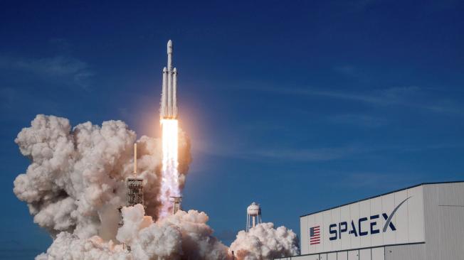 De nuevo, SpaceX reduce significativamente los costos y revolucionado el ecosistema de los lanzamientos espaciales al lograr regresar sus lanzadores a la Tierra. Ahora, quiere  inaugurar una nueva era en la conquista del espacio.