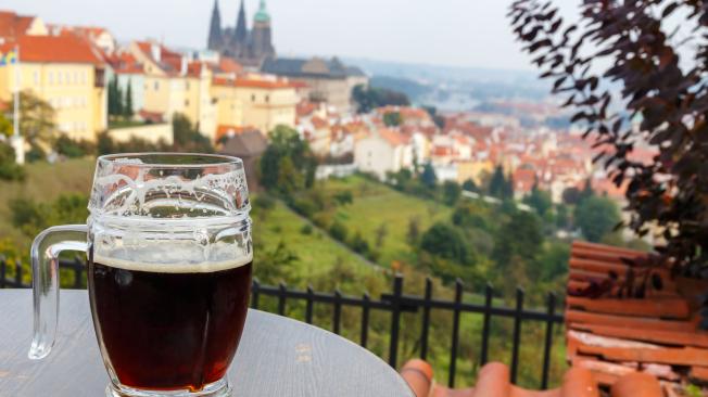 En Chequia, el consumo anual de cerveza per cápita es de 160 litros.