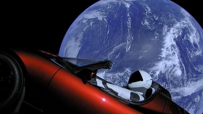Un automóvil Tesla Roadster alcanzó la órbita de la Tierra en una primera parada en su camino sin retorno. (Foto: SpaceX)