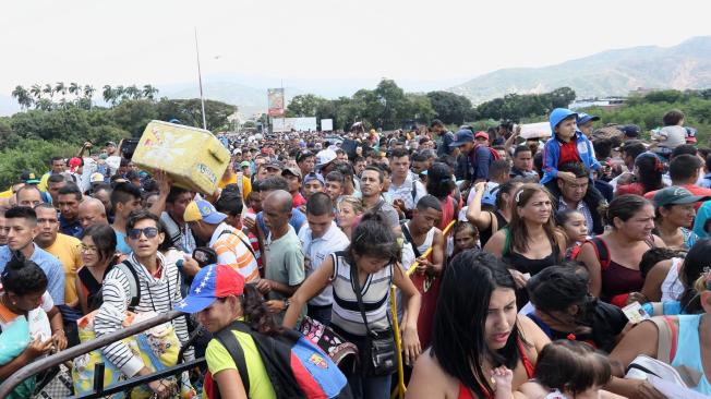 Al menos 600.000 venezolanos han llegado a Colombia, según datos oficiales, y de acuerdo con la mayoría de los analistas, el problema es que esta crisis seguirá y empeorará.