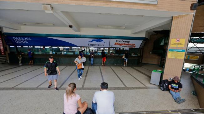 Tras los ataques del Eln en la vía que comunica a la costa Caribe, la Terminal de Transportes de Bucaramanga dejó de despachar buses el fin de semana. El servicio se reactivará el miércoles.