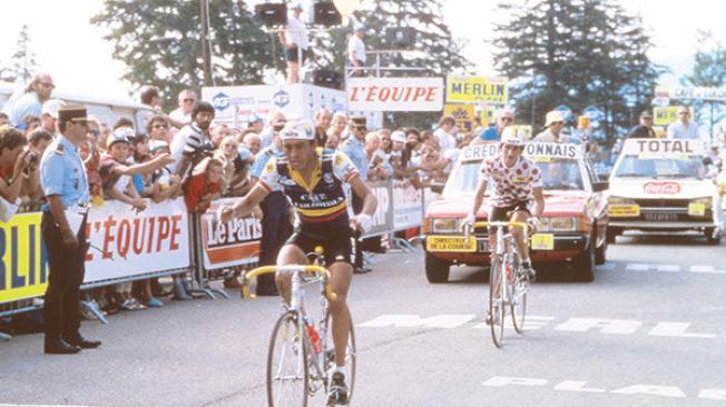 El 10 de julio de 1985 Fabio Parra ganó la etapa 12 del Tour de Francia. Lucho Herrera llegó de segundo. El 1 y 2 más emotivo del ciclismo colombiano.