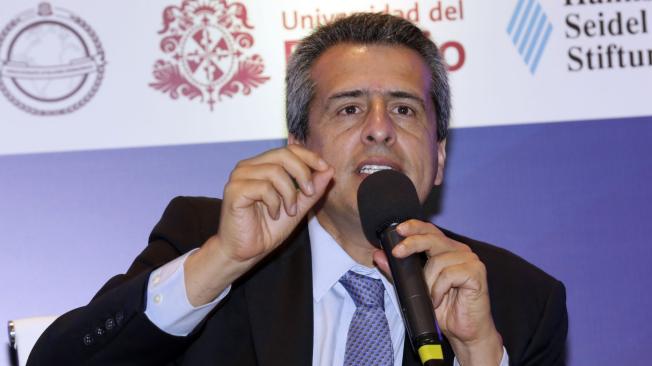 Luis Fernando Velasco. Partido Liberal (20 años) Fue Representante a la Cámara entre 1998 y 2006. En las elecciones de 2006, Velasco fue electo senador de la república de Colombia.