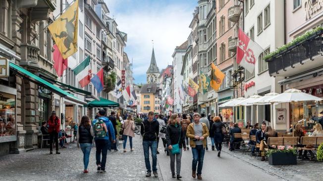 Los expatriados en Zúrich dicen que, pese al alto costo de vida, es asequible.