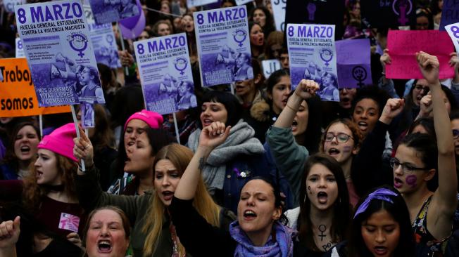 Mujeres reivindicando sus derechos en la marcha convocada el 8 de marzo en Madrid, España. En todo el país marcharon más de cinco millones de personas.