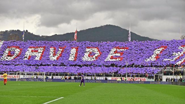 Los jugadores de la Fiorentina, bastante conmovidos en juego luego de la muerte de David Astori.