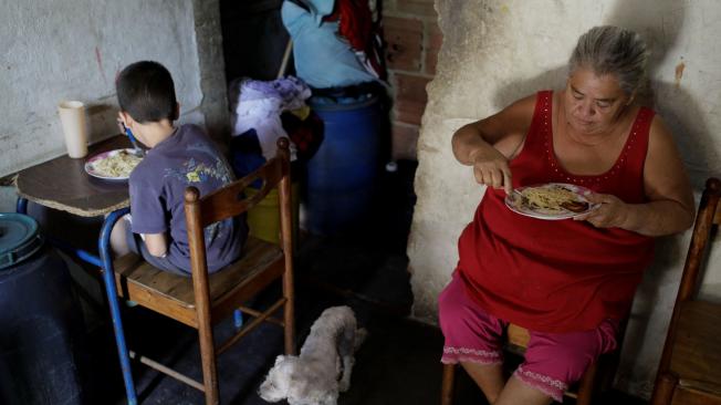 El mayor problema en Venezuela tiene que ver con la escasez de comida y las restricciones para conseguir los alimentos.