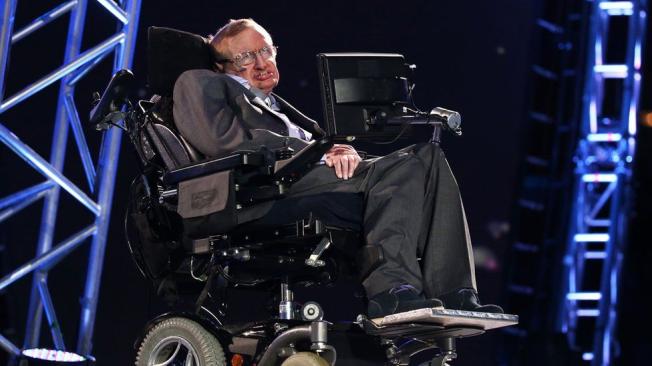Hawking vivió muchos más años de lo esperado por quienes le diagnosticaron su esclerosis.