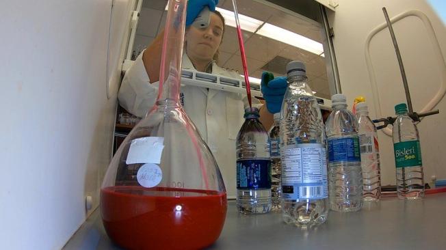 Para las pruebas se utilizó un componente químico que se adhiere al plástico para poder identificar las partículas.