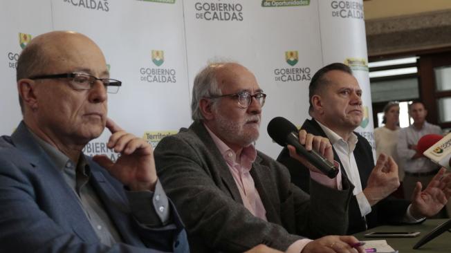Álvaro Arias, delegado del departamento de Quindío,Guido Echeverry, gobernador de Caldas, y Sigifredo Salazar Osorio, gobernador de Risaralda.