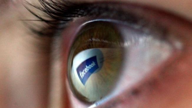 Una vez más Facebook está en el centro de las acusaciones de uso indebido de datos y manipulación psicológica.