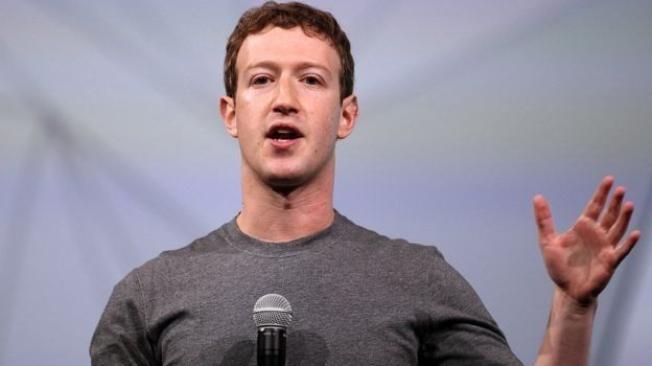 Mark Zuckerberg fue citado a declarar ante una comisión del Parlamento británico.