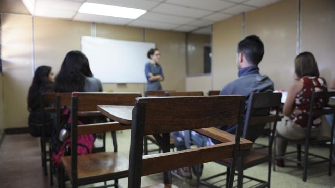 Así luce un aula de clases de la Universidad Católica Santa Rosa en Caracas, Venezuela.
