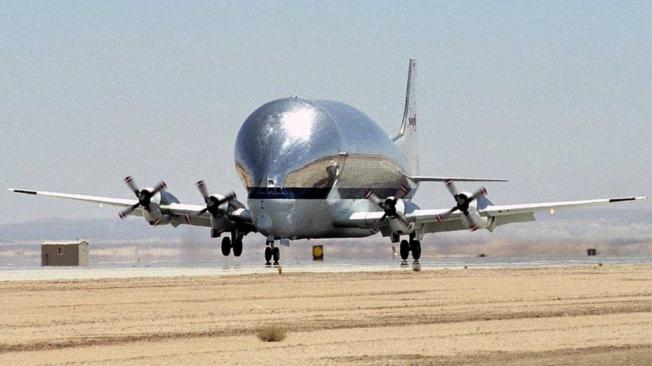 Airbus y la NASA estuvieron entre quienes usaron el Super Guppy para transportar piezas de gran tamaño en la década de 1970.