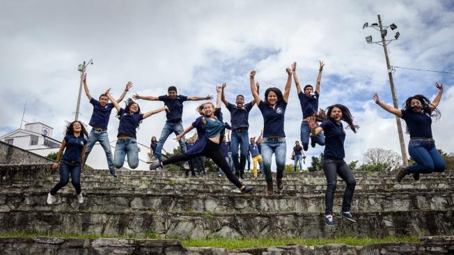 Get Up and Go Colombia involucra a jóvenes bilingües, víctimas del conflicto y a la comunidad LGBTI.