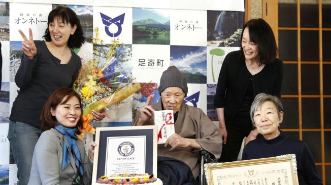 Japón, conocido por la larga esperanza de vida de sus habitantes, puede presumir de ser el país que ha dado varios hombres más viejos del mundo, incluidos Jiroemon Kimura, fallecido en junio de 2013 con 116 años, y Sakari Momoi, que murió en julio de 2015 con 112 años.
