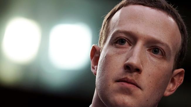 Mark Zuckerberg, fundador de Facebook, ante un panel del Congreso de Estados Unidos.