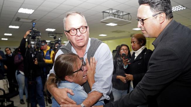Compañeros de los periodistas secuestrados del diario 'El Comercio' lloran por la posibilidad de que hayan sido asesinados.
