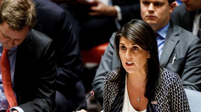 La embajadora de EE. UU. ante la ONU afirmó que estiman que Damasco ha utilizado armas químicas '50 veces'. El Consejo de Seguridad se reunió este viernes a petición de Rusia, para discutir la situación en Siria.