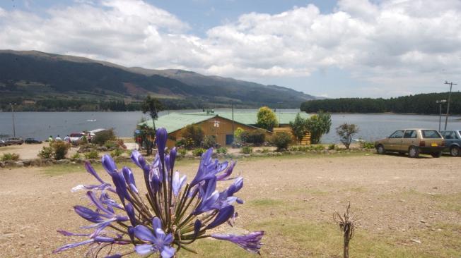 El Embalse de Neusa, ubicado a 77 kilómetros de Bogotá, es otro de los sitios que los creyentes visitan para realizar avistamientos.