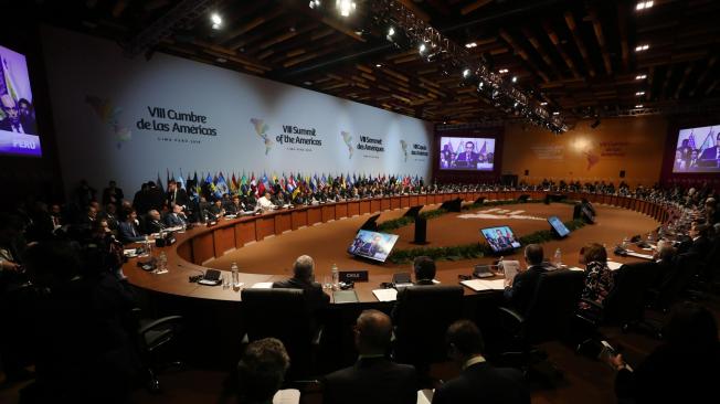 Vista general de la sesión plenaria de la VIII Cumbre de las Américas, en el Centro de Convenciones de Lima (Perú).