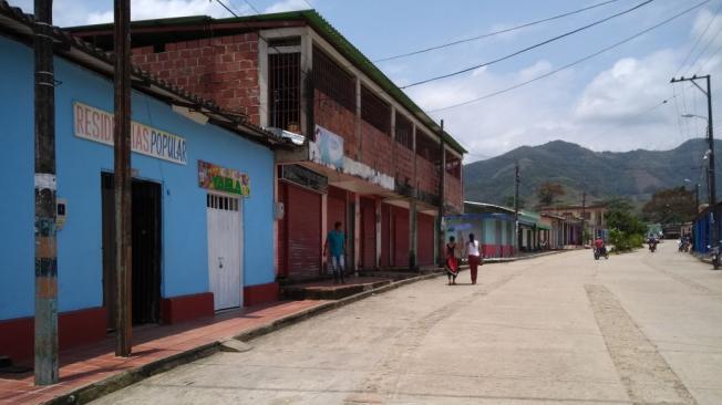 En El Tarra, las personas evitaron salir a las calles y el comercio prefirió cerrar.