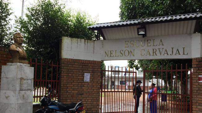 La escuela Nelson Carvajal, en honor al periodista asesinado en Pitalito, Huila, hace 20 años.