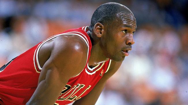 Johnson le vendió un club de la NBA a Michael Jordan.