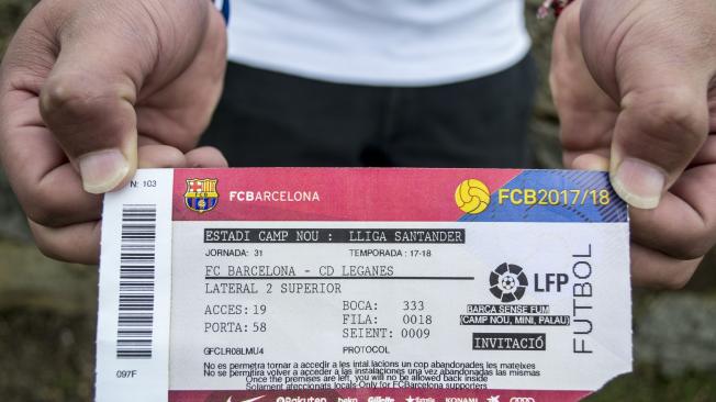Un interesado en el proyecto de la Fundación Biblioseo les obsequió las entradas al Camp Nou, para ver un partido del Barcelona.