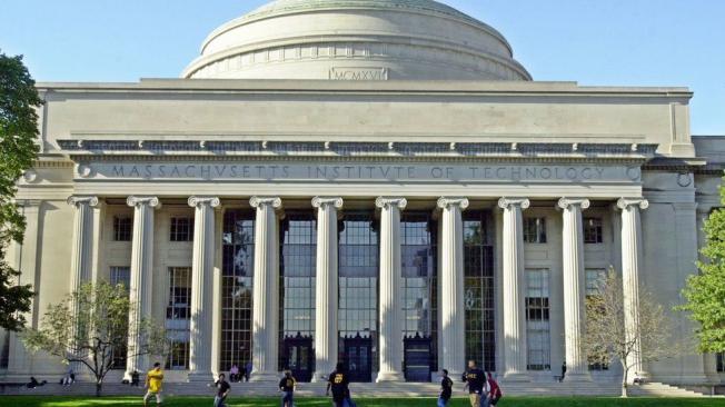 La Escuela de Negocios de MIT tiene cerca de 1.300 estudiantes.
