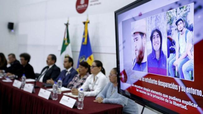 La Fiscalía General del Estado de Jalisco informó en una conferencia de prensa sobre lo que ocurrió a los estudiantes.