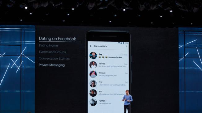 La nueva funcionalidad de citas de Facebook permitirá crear un perfil aparte para interactuar con personas afines. En la foto, Chris Cox en el F8 2018.