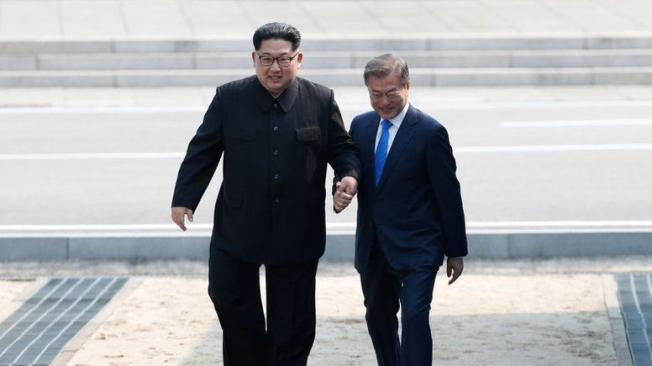 Algunos expertos sostienen que Kim tiene problemas al caminar.