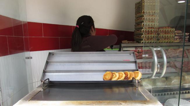 Bianca Mazz se gana la vida con la venta de arepas venezolanas. Espera que la situación en su país mejore.