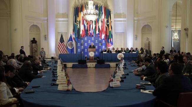 El vicepresidente de EE.UU., Mike Pence, pidió hoy a los Estados de la OEA que suspendan a Venezuela del organismo, al considerar que el Gobierno de Nicolás Maduro ha convertido al país en una "dictadura"